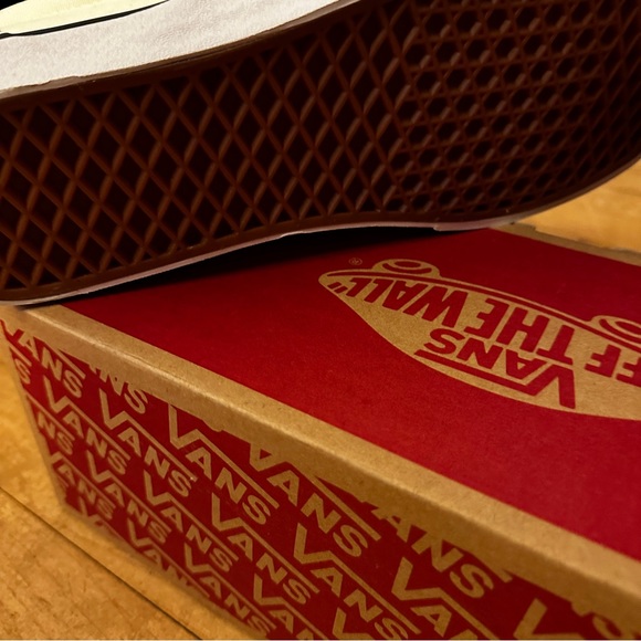 SOLD!!!! Vans off The Wall - Classic Slip-On Checkerboard Shoe - Picture 15 of 16